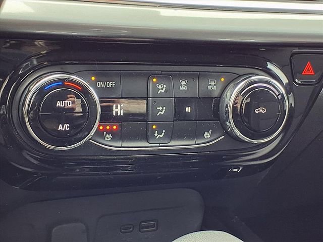 Used 2024 Chevrolet Trax LT w/ LT Convenience Package image 11