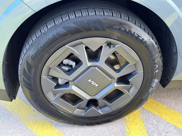 Used 2026 Kia Carnival SX image 14