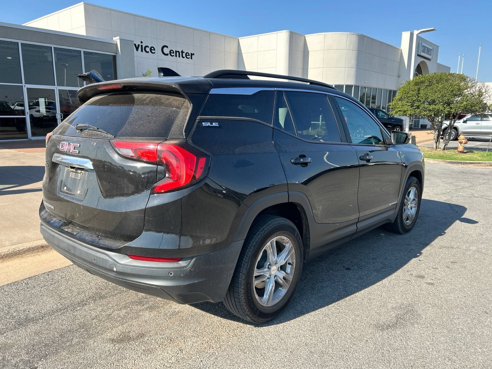 Used 2021 GMC Terrain SLE w/ Driver Convenience Package FWD image 5