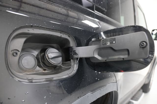 Used 2023 Land Rover Defender 130 SE image 19