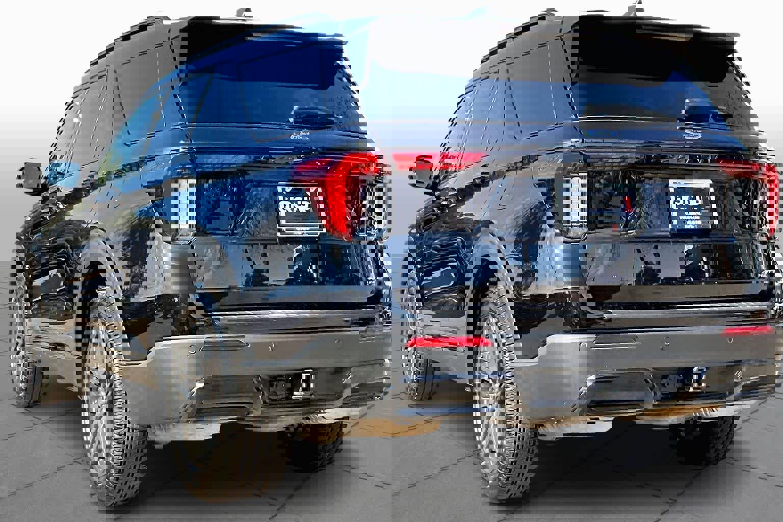 Used 2025 Ford Explorer ST-Line w/ ST-Line Street Pack image 12