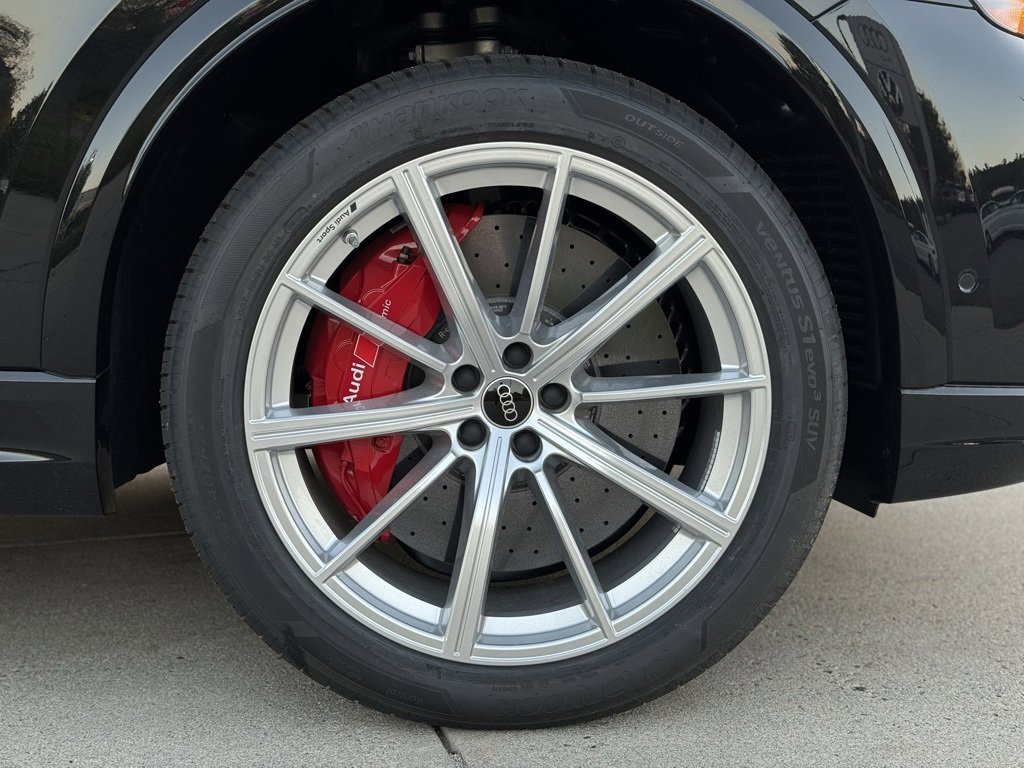 New 2025 Audi RS Q8 performance image 9