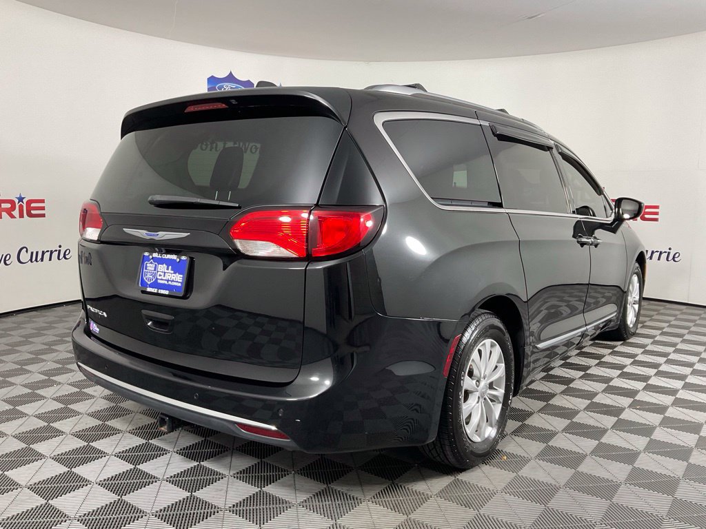 Used 2018 Chrysler Pacifica Touring-L Plus FWD image 3
