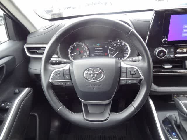 Certified 2025 Toyota Highlander LE FWD image 15