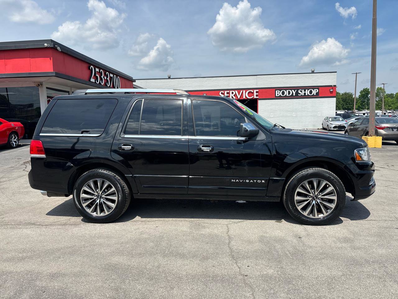 Used 2016 Lincoln Navigator Select AWD/4WD image 2