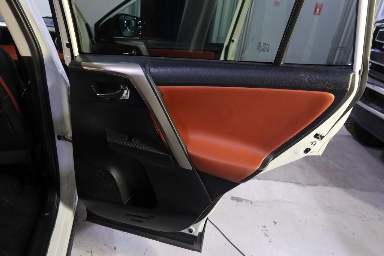 Used 2014 Toyota RAV4 Limited image 31