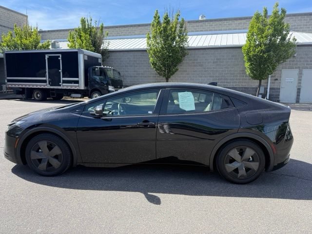 Certified 2023 Toyota Prius LE FWD image 1