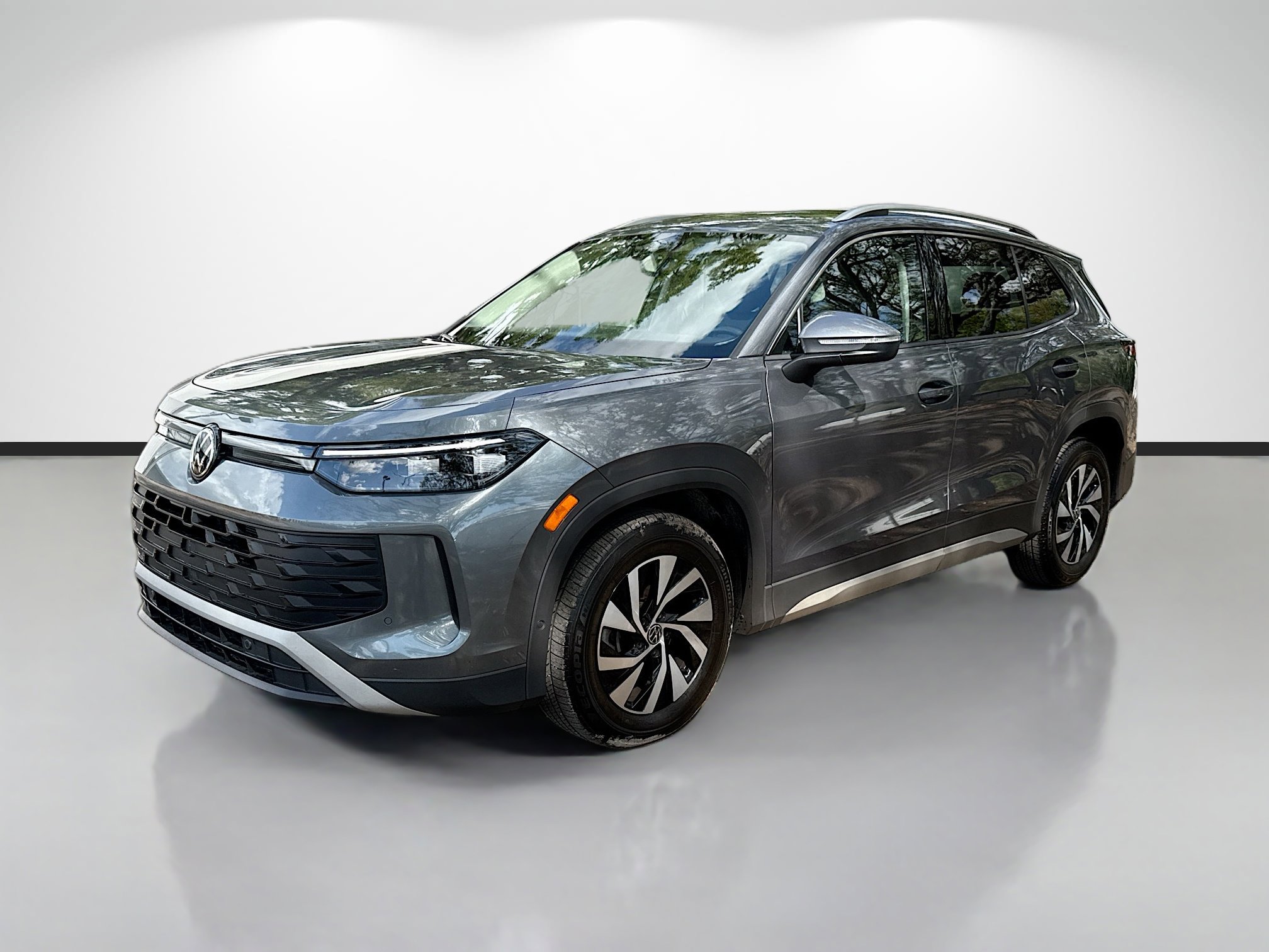 Used 2025 Volkswagen Tiguan S image 7