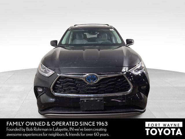 Used 2024 Toyota Highlander Limited image 3