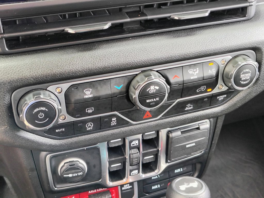 Used 2025 Jeep Wrangler Unlimited Sport AWD/4WD image 32