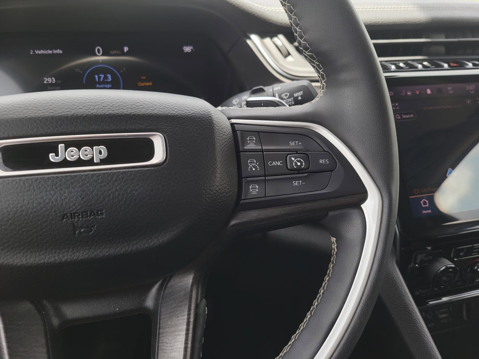 Used 2023 Jeep Grand Cherokee Limited image 14