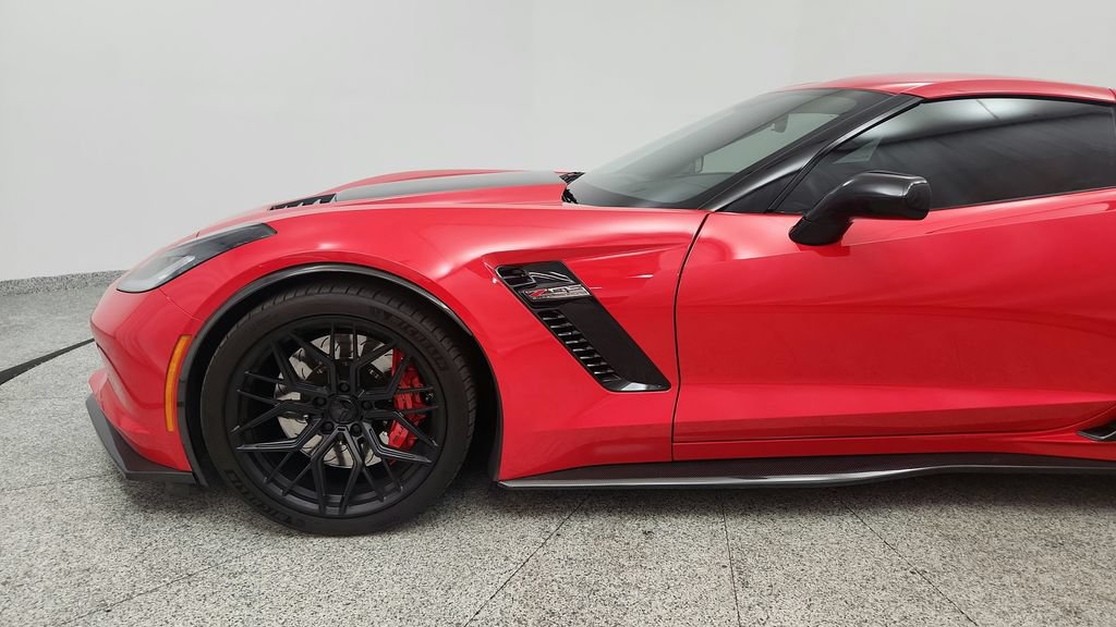 Used 2015 Chevrolet Corvette Z06 w/ Chrome Badge Package RWD image 20