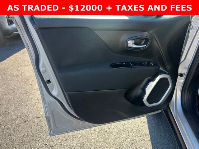 Used 2018 Jeep Renegade Latitude w/ Cold Weather Group image 12