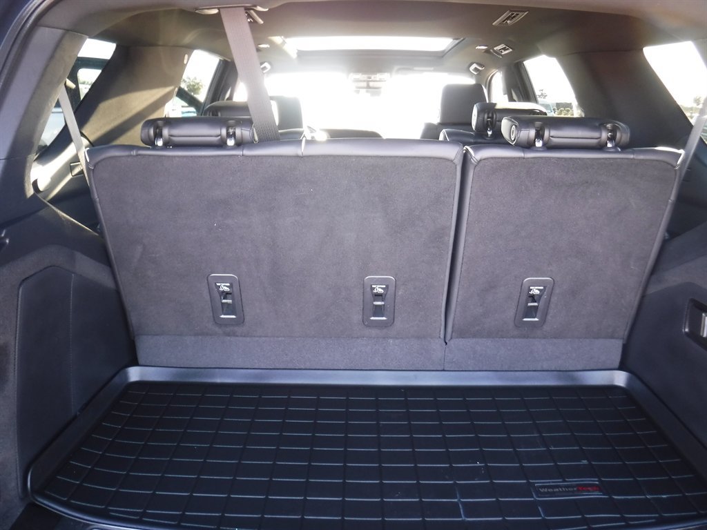 Used 2023 Cadillac Escalade Premium Luxury RWD image 6