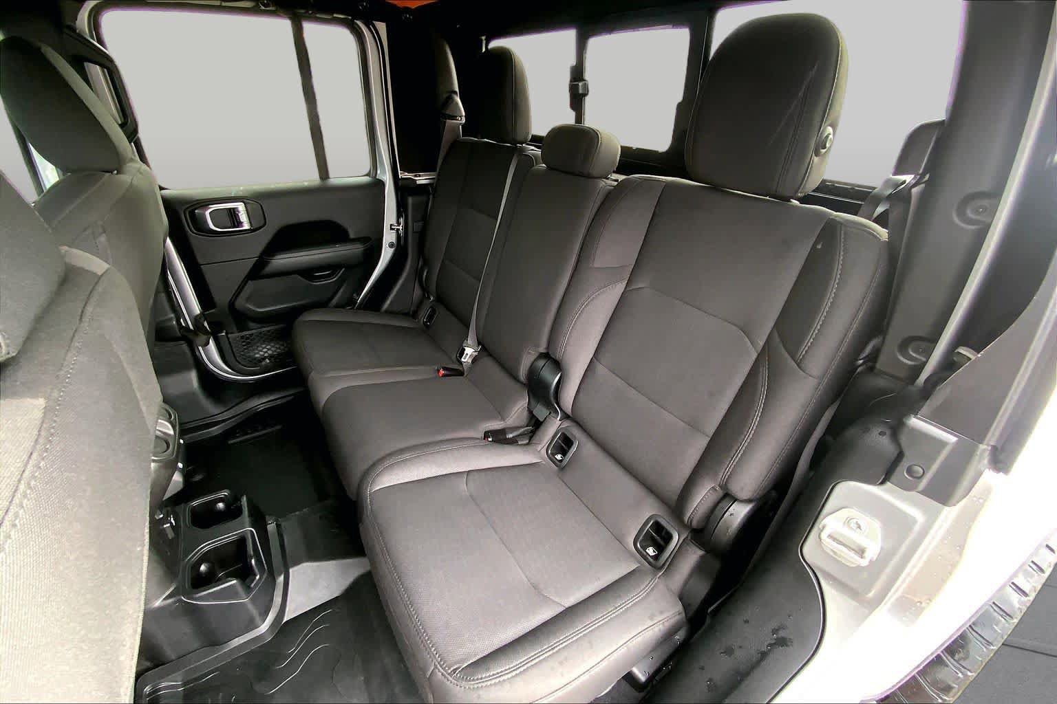 Used 2020 Jeep Gladiator Overland AWD/4WD image 21