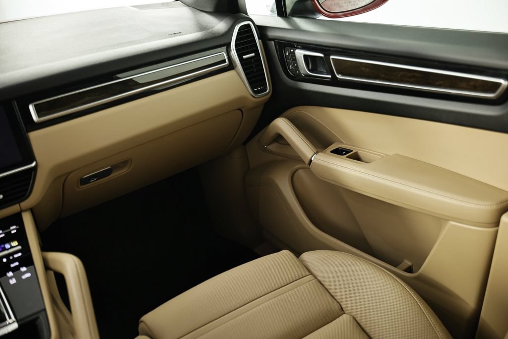 Certified 2023 Porsche Cayenne Coupe AWD/4WD image 25