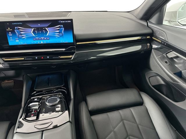 Used 2025 BMW 530i xDrive image 28