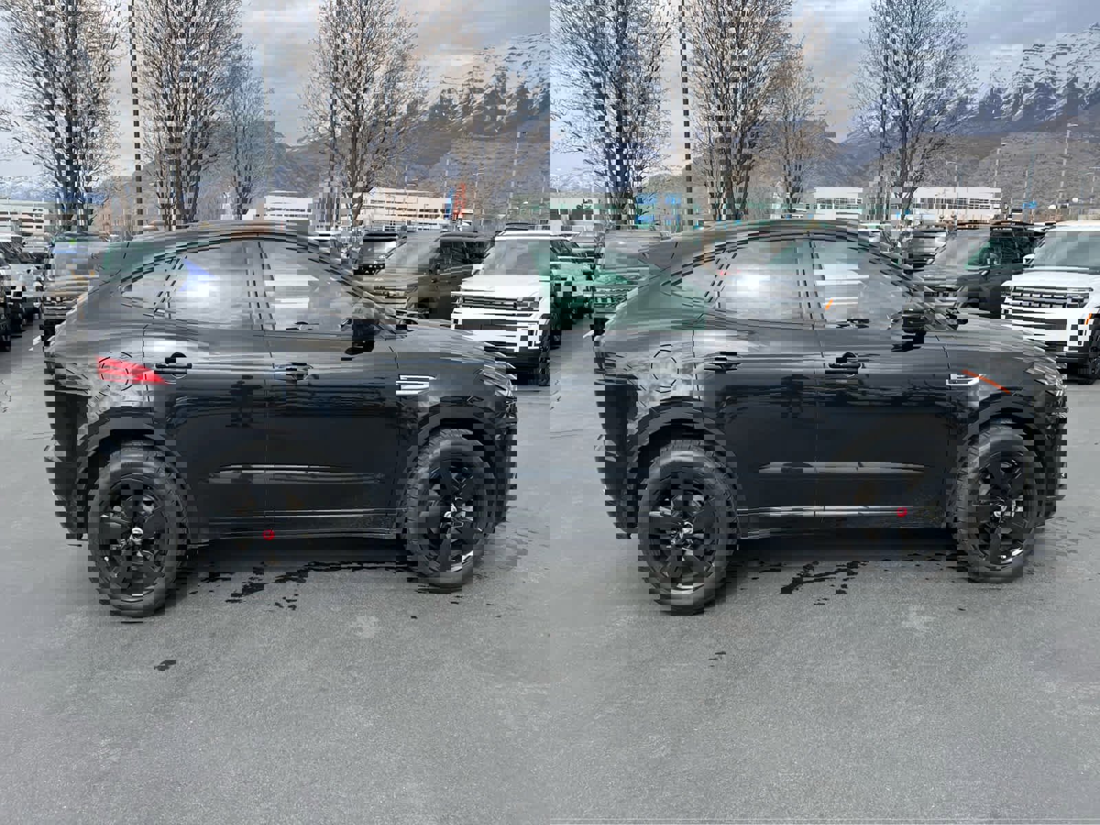 Used 2019 Jaguar E-PACE R-Dynamic SE image 6