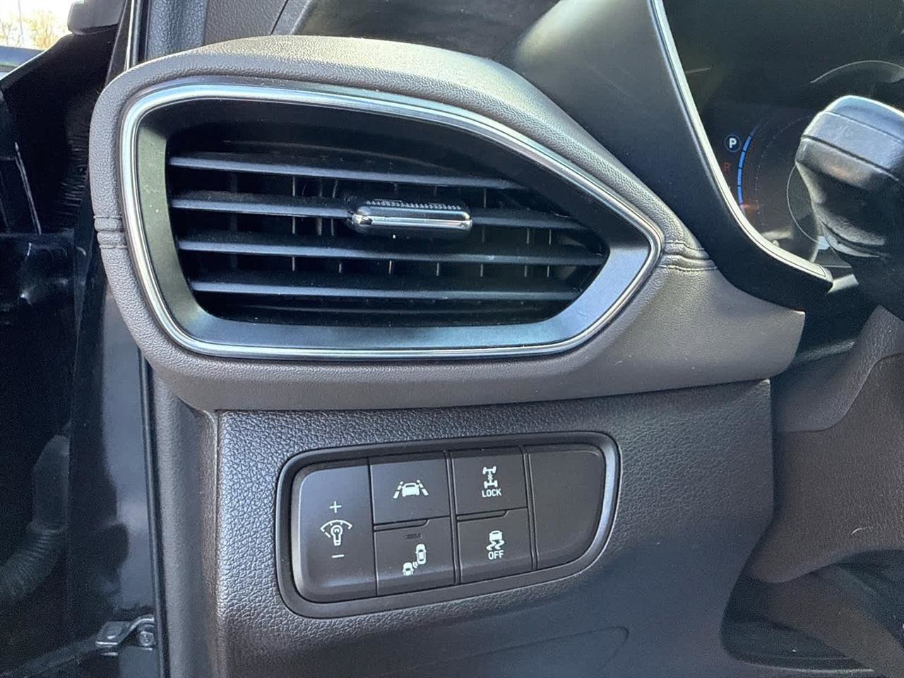 Used 2019 Hyundai Santa Fe SEL image 20