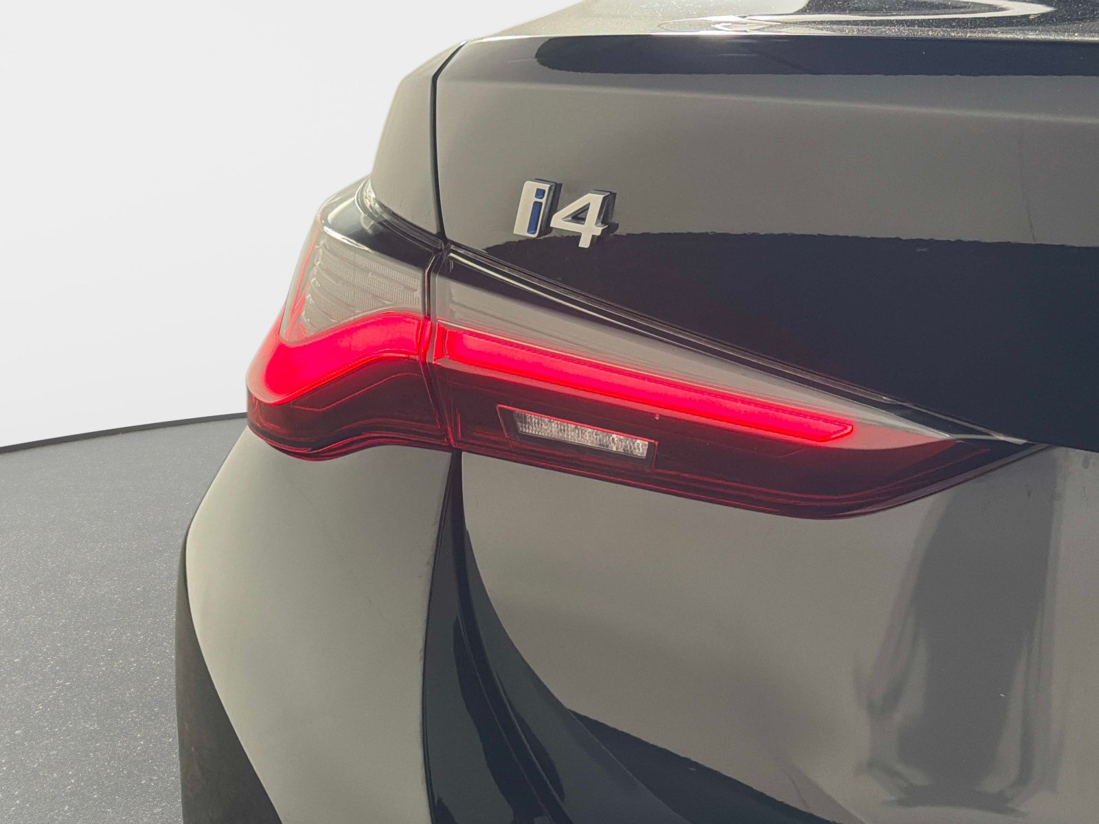 Used 2025 BMW i4 eDrive40 RWD image 16