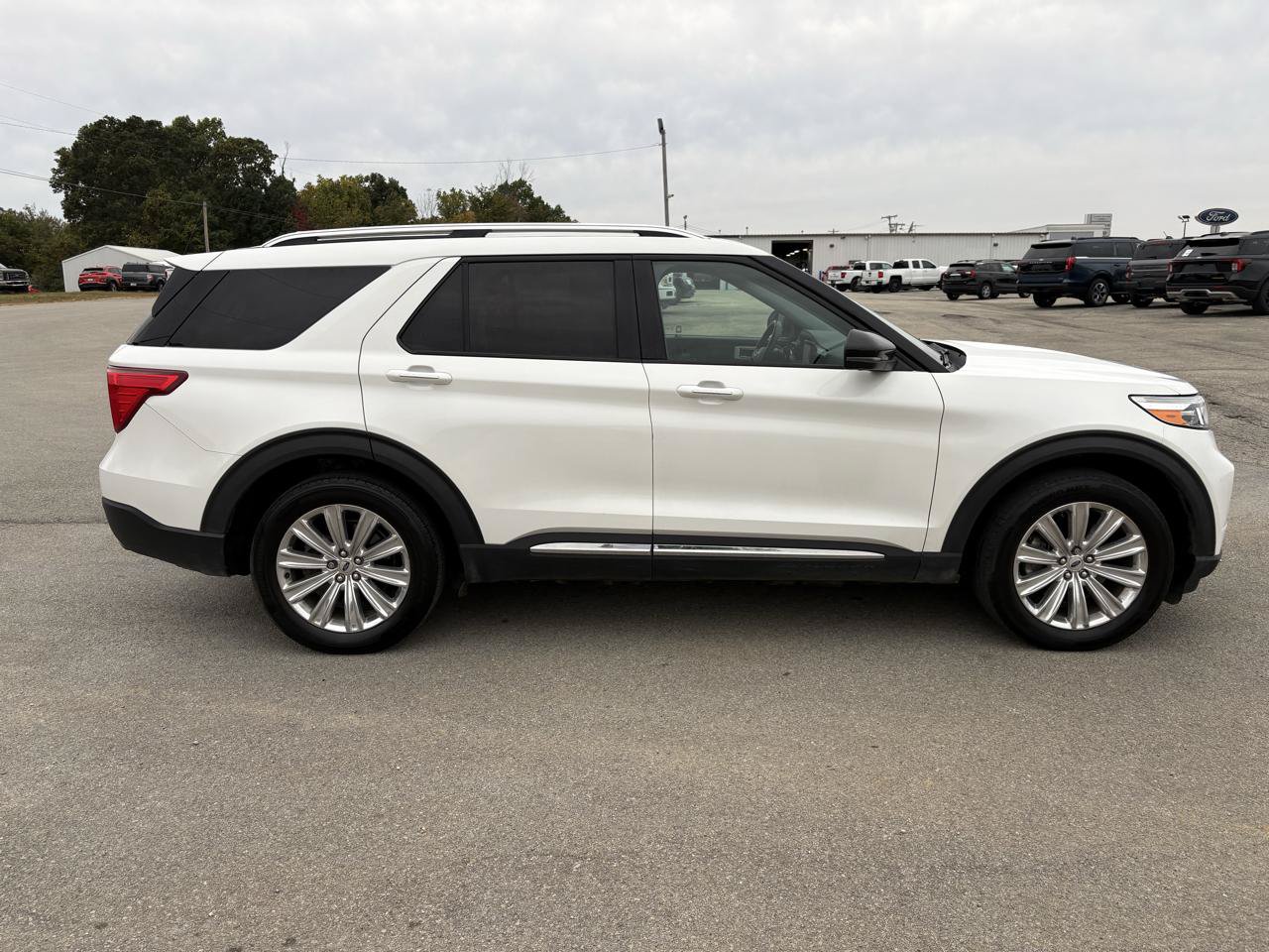 Used 2021 Ford Explorer Limited w/ Hybrid Equipment Group 310A AWD/4WD image 2