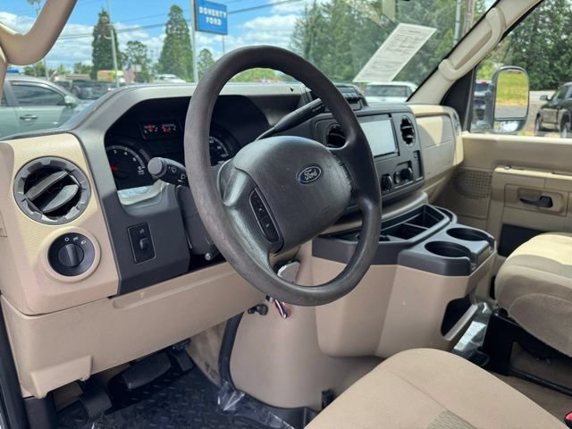 Used 2014 Ford E-350 and Econoline 350 XLT RWD image 16