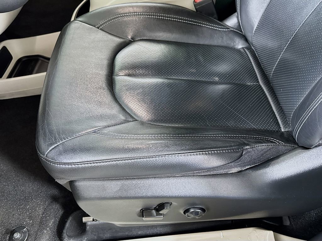 Used 2022 Chrysler Pacifica Touring-L FWD image 19