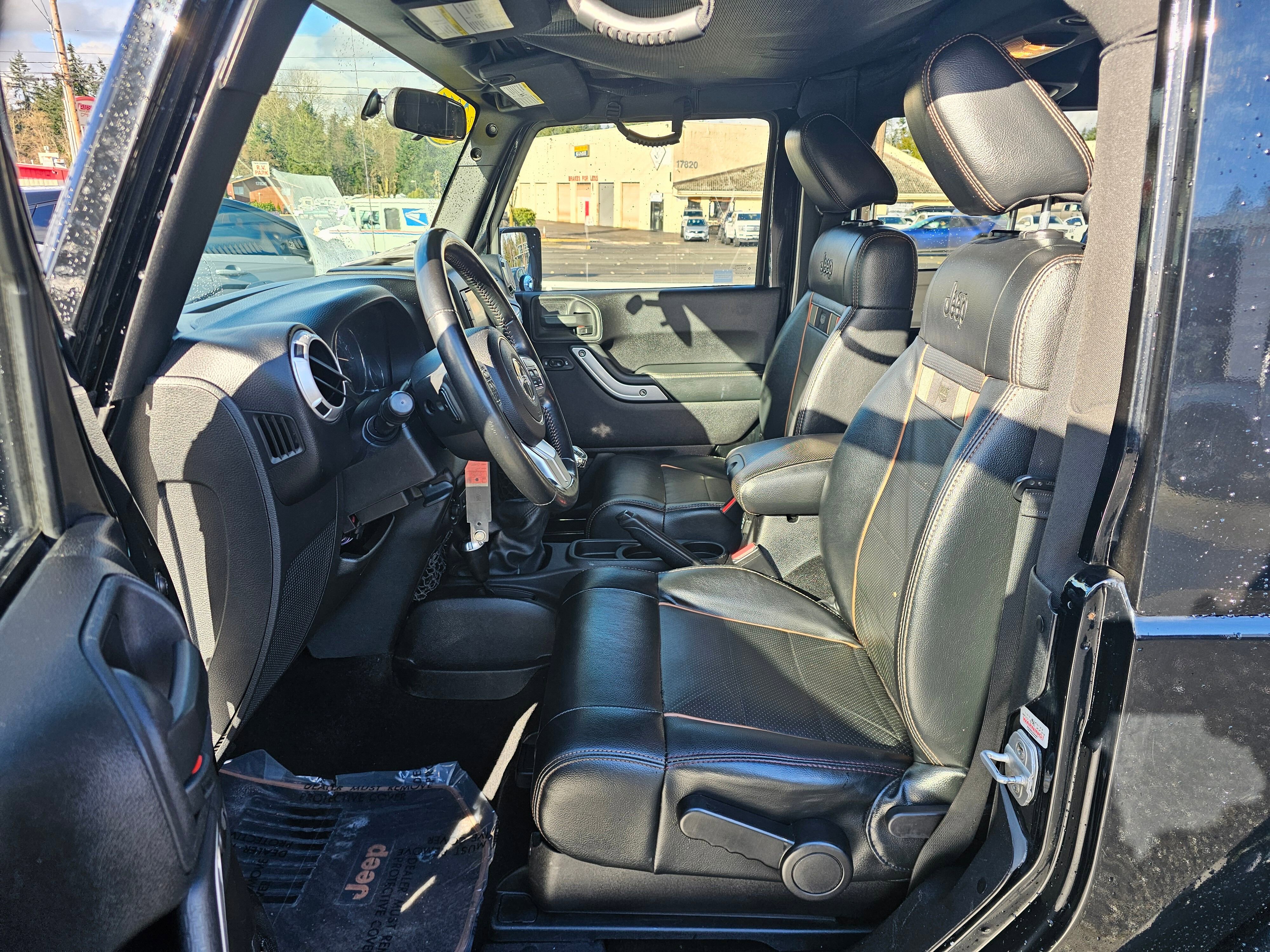 Used 2011 Jeep Wrangler Sahara w/ Dual Top Group AWD/4WD image 18