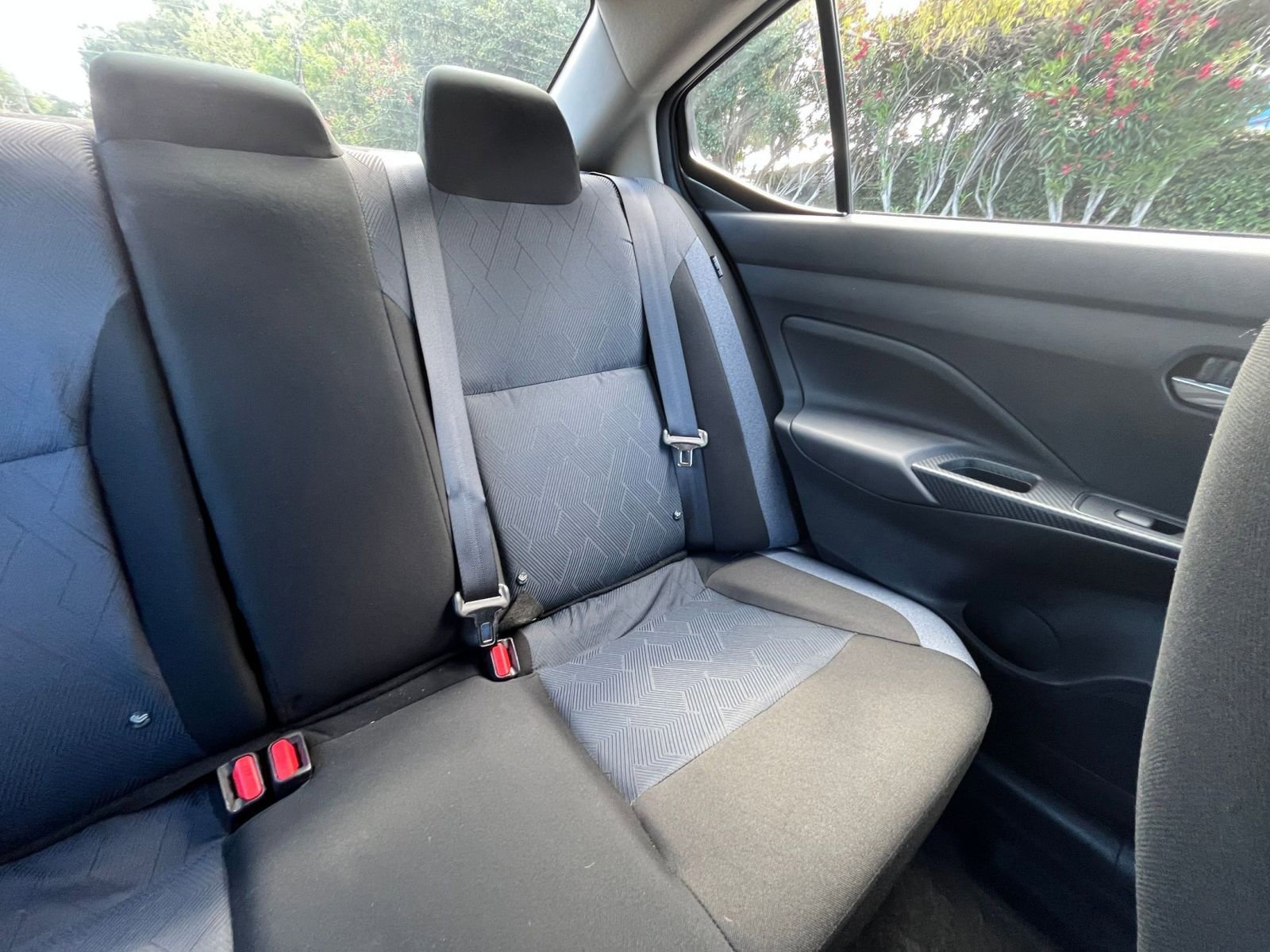 Used 2025 Nissan Versa SV image 35