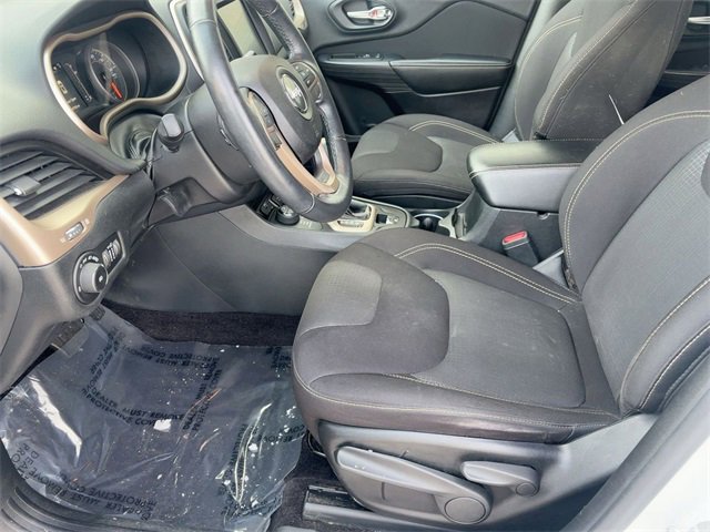 Used 2016 Jeep Cherokee Latitude w/ Cold Weather Group image 12