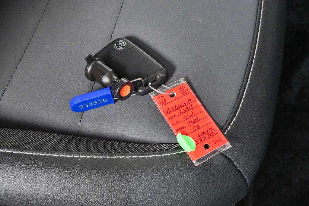 Certified 2023 Volkswagen Taos SE FWD image 36