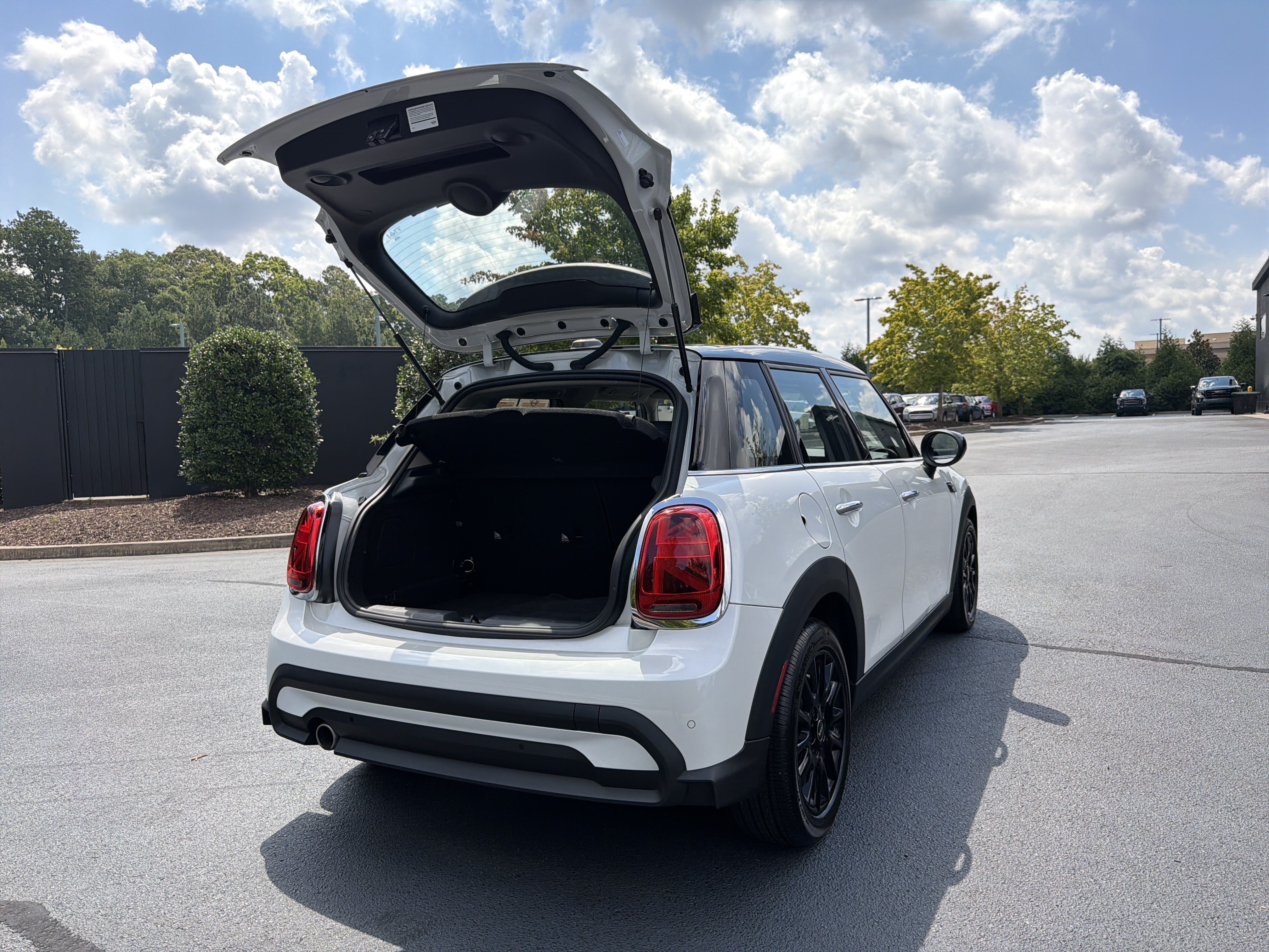 Used 2024 MINI Cooper 4-Door Hardtop FWD image 40