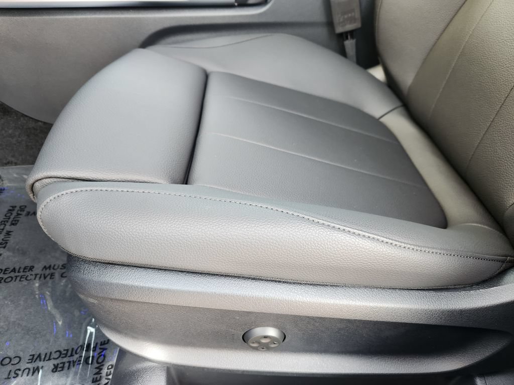 New 2026 Mercedes-Benz GLB 250 4MATIC image 25