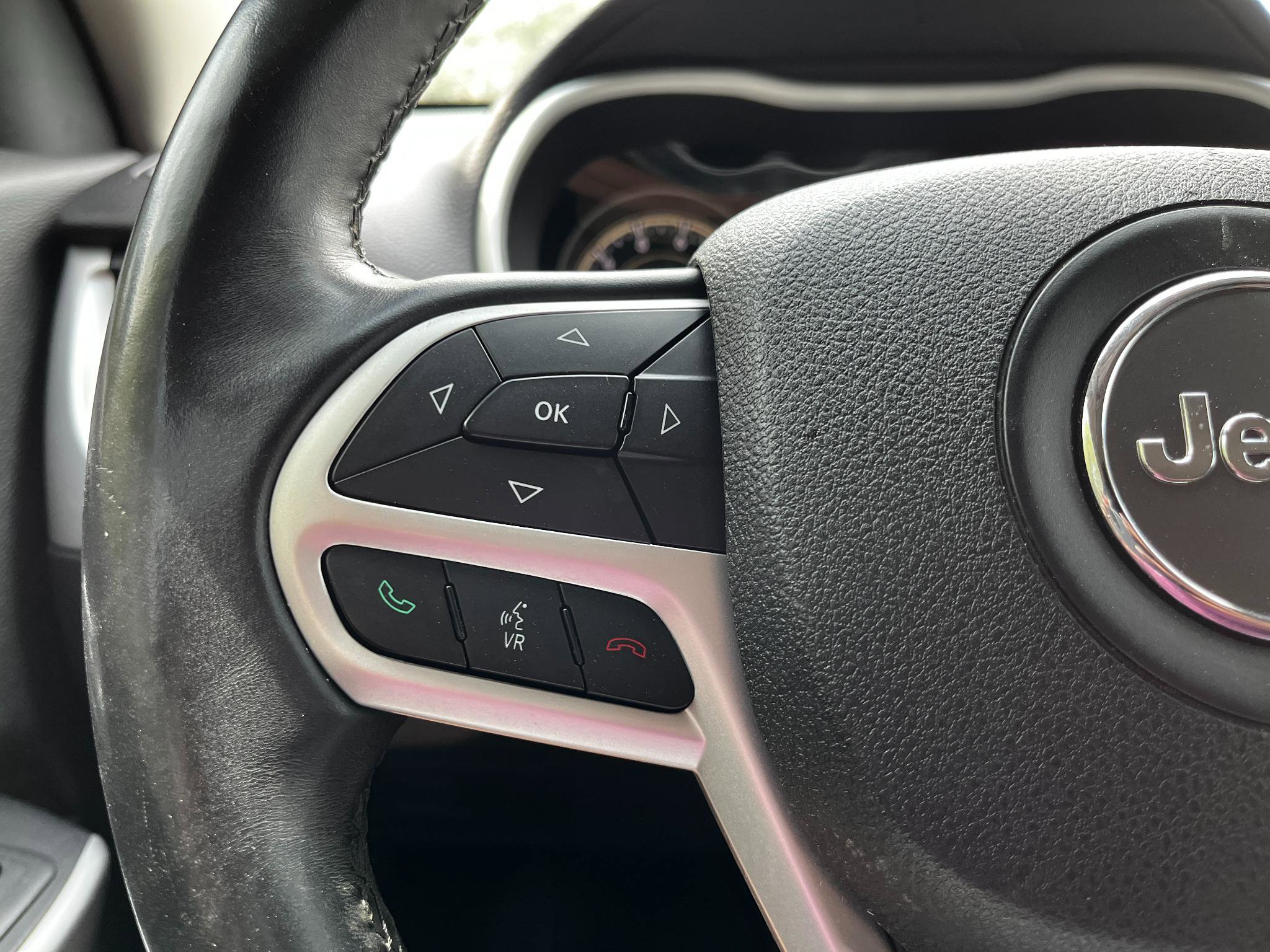 Used 2017 Jeep Cherokee Trailhawk w/ Comfort/Convenience Group image 23