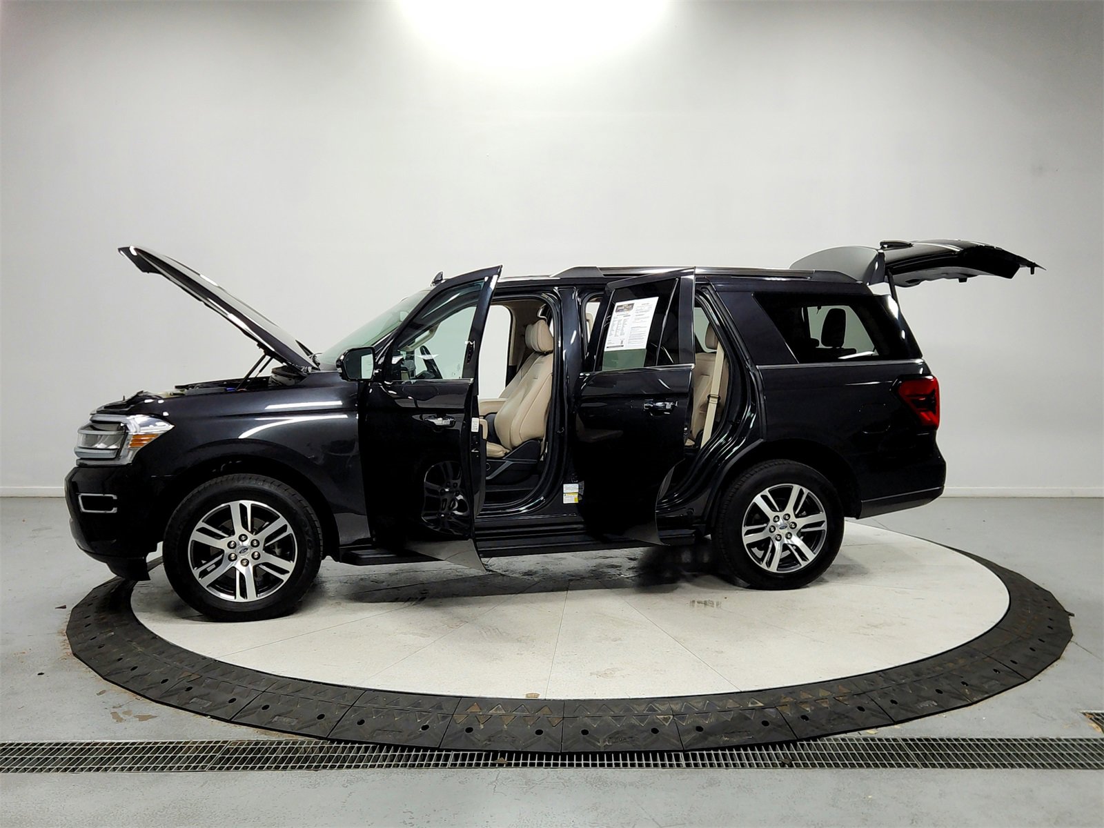 Used 2024 Ford Expedition Limited image 12