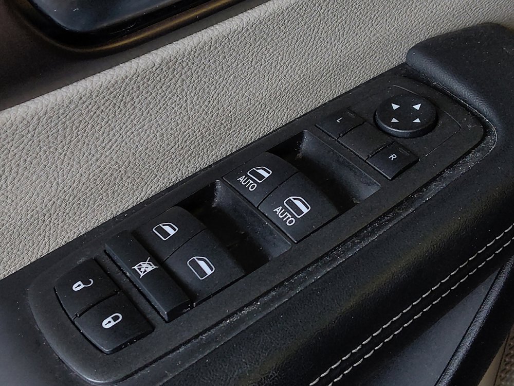 Used 2022 Chrysler Voyager LX FWD image 27