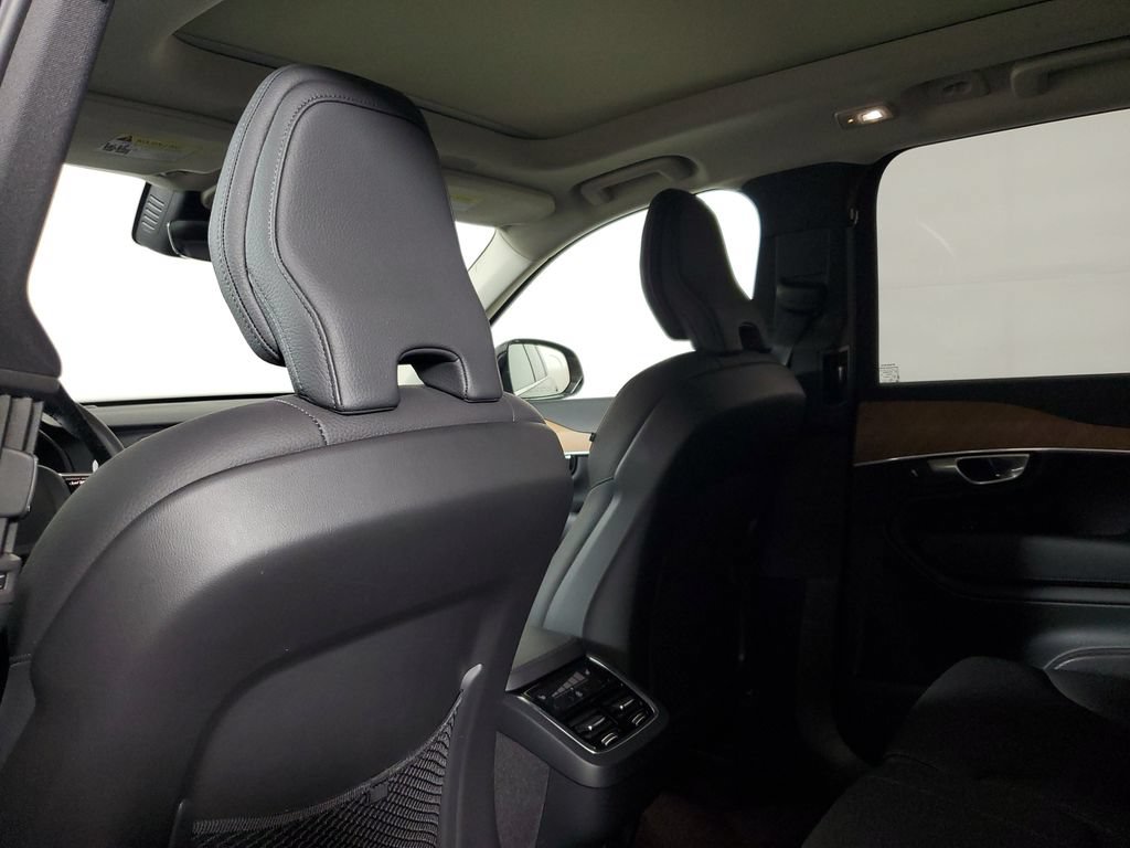 Used 2024 Volvo XC90 B5 Plus AWD/4WD image 16