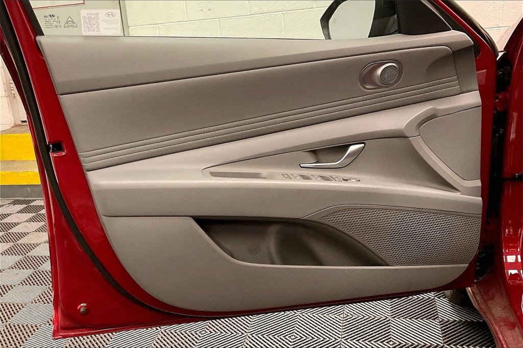 Certified 2025 Hyundai Elantra Sport image 20