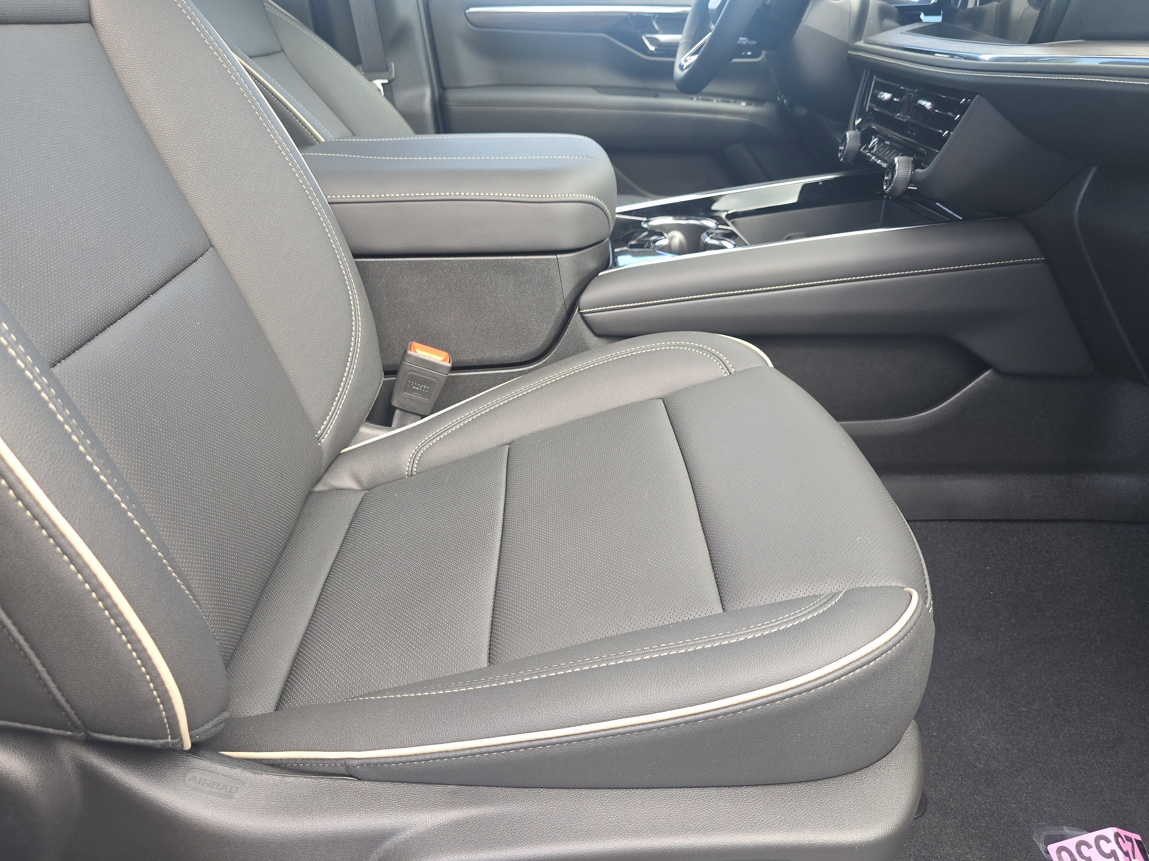 New 2025 Chevrolet Suburban Premier image 26