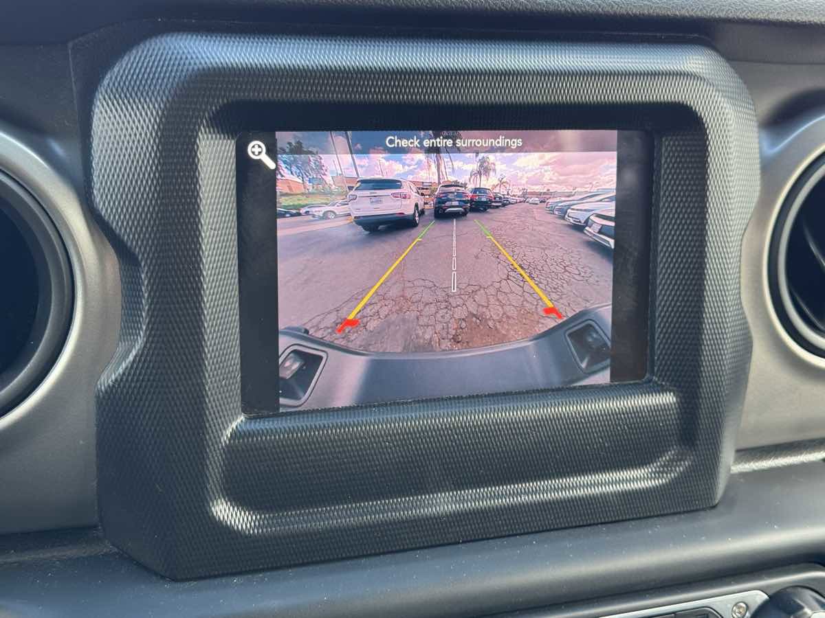 Used 2021 Jeep Gladiator Sport AWD/4WD image 32