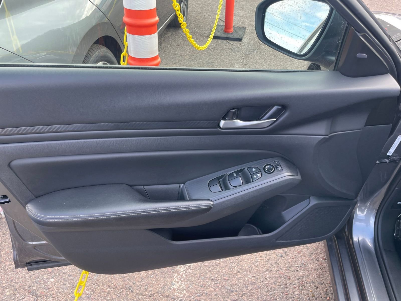 Used 2025 Nissan Altima 2.5 SV image 18