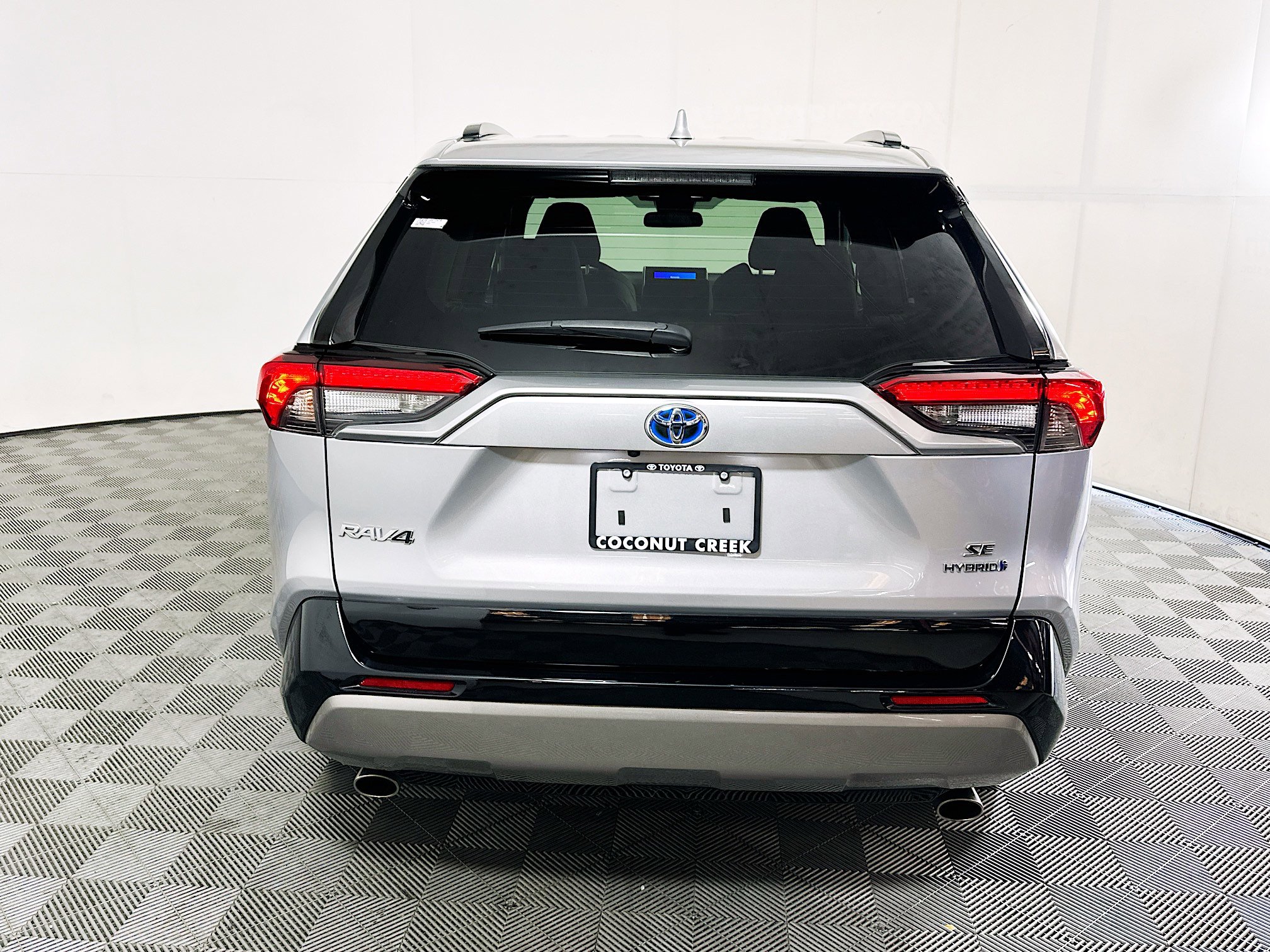 Used 2023 Toyota RAV4 SE AWD/4WD image 4