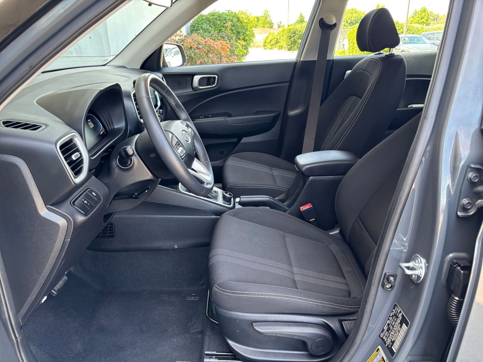 Used 2025 Hyundai Venue SEL image 27