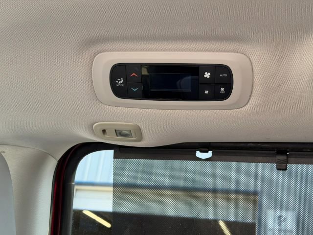 Used 2017 Chrysler Pacifica Limited FWD image 18