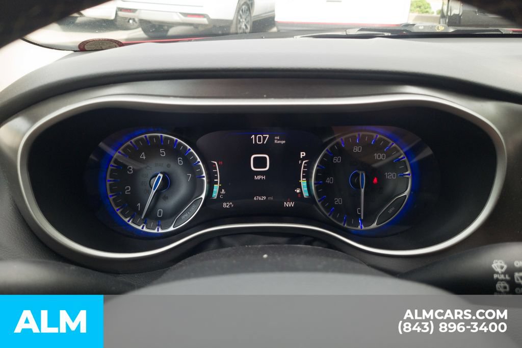 Used 2024 Chrysler Pacifica Touring-L FWD image 34