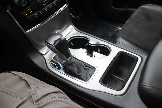 Used 2020 Jeep Grand Cherokee Altitude AWD/4WD image 11