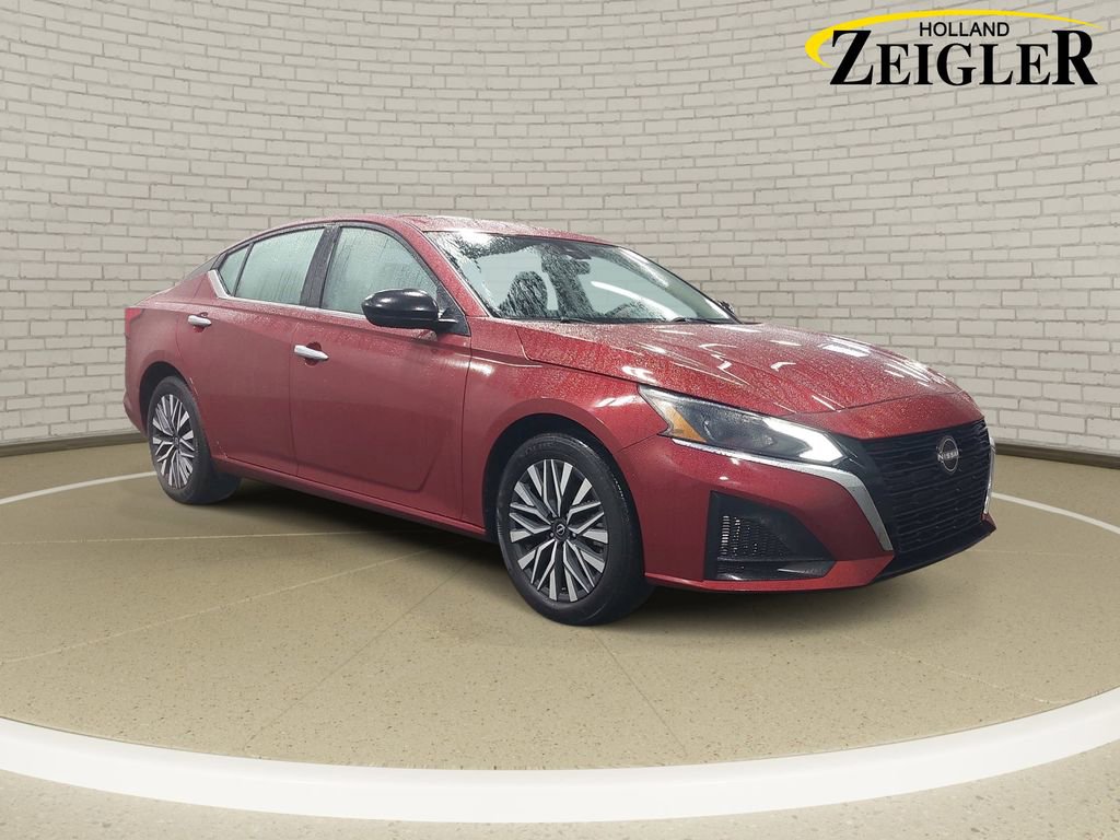 Used 2024 Nissan Altima 2.5 SV image 3