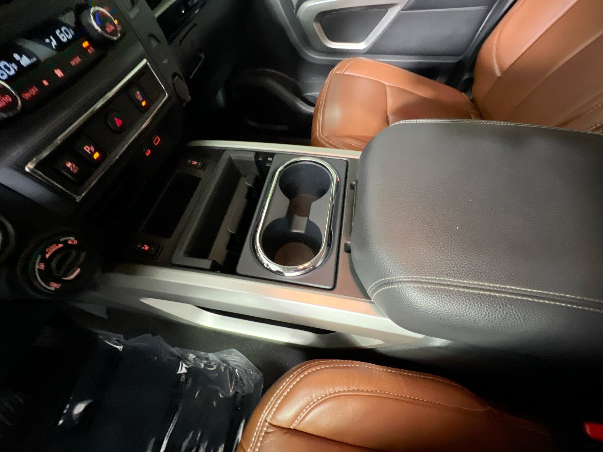 Used 2024 Nissan Titan SV AWD/4WD image 24