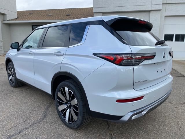 New 2026 Mitsubishi Outlander SE image 3