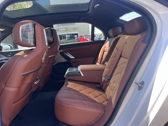 New 2026 BMW 750e xDrive w/ Executive Package image 24